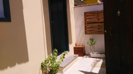 House near the Historic Center, 2 suites w / Air, 3 bathrooms, TV and Wi-Fi. Отели рядом с достопримечательностью «Centro Cultural SESC Paraty»