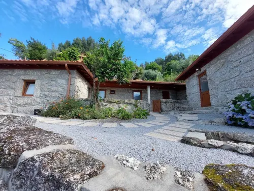 Casa da Laranjeira - Quinta dos Novos Canastros Hotels in Anisso