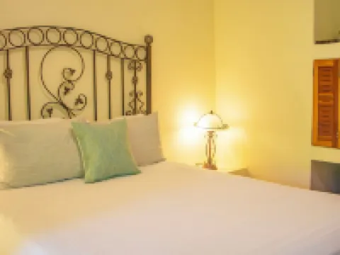 Private suite 102 with beautiful gardens, shared pool and BBQ area! Hotels in Dominical