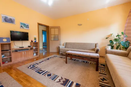 Villa Basic Blagaj with Amazing View on the River, super close to Mostar Отели в г. Благай