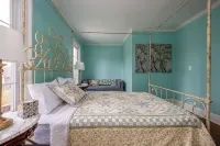 La Victoria 5-bedroom estate in the heart of Warwick, an Hour away from NYC Hotels in Warwick