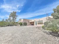 Tucson Home w/ Patio - Near Outdoor Adventure Hotels in Tanque Verde