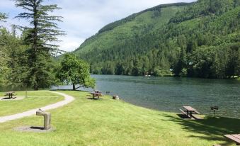 Amazing Falls Cabin - The Refuge at Kulshan