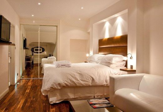 The Blueberry Hotel - Housity