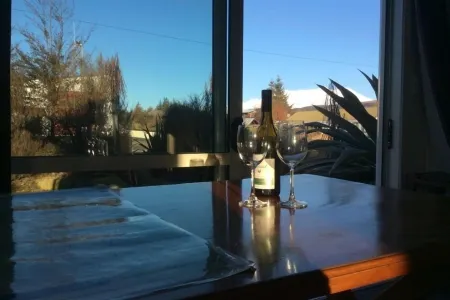 Cosy cottage with fantastic views of Ruapehu Отели рядом с достопримечательностью «Whakapapaiti Hut»