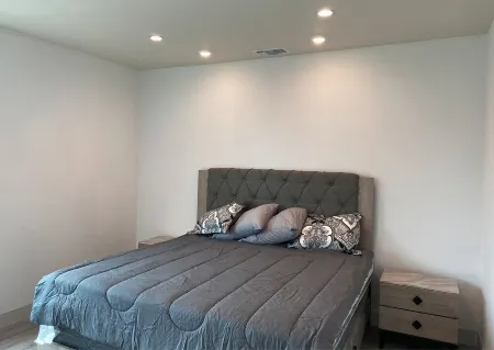 Beautiful Modern Open Floor Plan 2 Bedroom 2 Bath Отели рядом с достопримечательностью «Yo San University of Traditional Chinese Medicine»