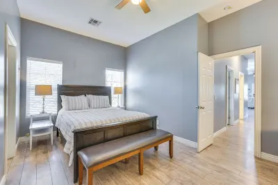 Apartment 2 Mi to Chase Field & PHX Arena! Hotels in Estrella