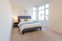 Lakeside Modern House 4BR - Steps to the lake