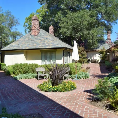 Vineyard Country Inn