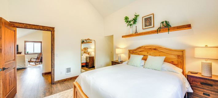 Balcony & Patio w/ Mtn Views! Bonners Ferry Escape Hoteles en Condado de Boundary