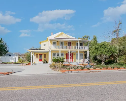 The Wayward Traveler's Inn Hotels in Mims
