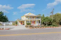 The Wayward Traveler's Inn Hotels near First Baptist Church Aurantia