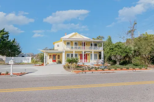 The Wayward Traveler's Inn Hoteles en Titusville