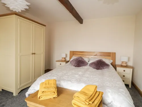 2 Whiterow Hotels in Annan