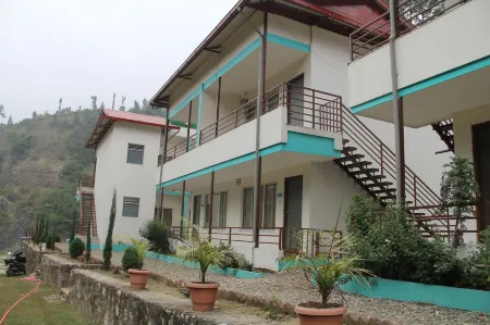 River Beach Resort Отели рядом с достопримечательностью «Dharapani - 04 Ichchhakamana»