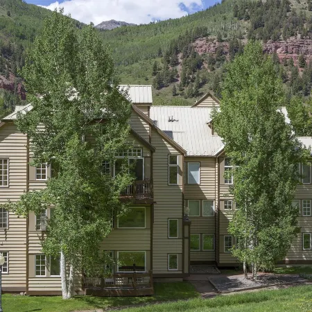 Slopeside Paradise Penthouse at Lift 7, Views, Fireplace, Deck, Hot Tub Condo