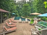 The White Elephant Inn Getaway w/ Pool & Hot Tub! Hotels in Rio