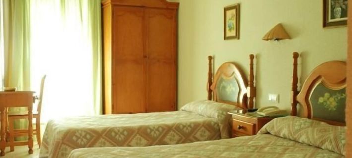 Hostal León Hotels in Cáceres