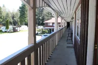 Pioneer Inn by the River Hotels in Port Hardy
