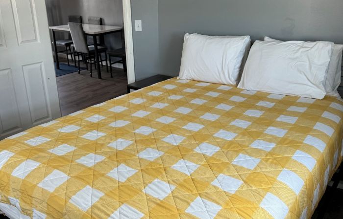 12 Ashworth Ave Suites