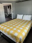12 Ashworth Ave Suites - parking