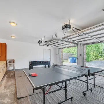 Serene & Charming 5Br des Plaines Getaway 5 Bedroom Home by RedAwning