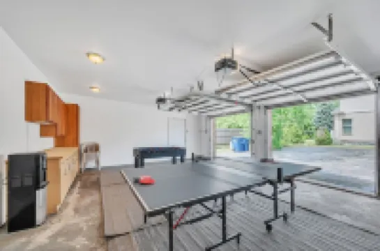 Serene & Charming 5Br des Plaines Getaway 5 Bedroom Home by RedAwning