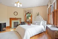 Historic District Bnb - balcony