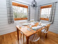 Snowy Owl Lodge Hotels in Saint Harmon