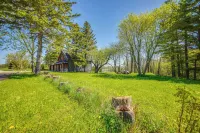 Kewaunee Escape: Trails, Ice Fish & Fire Pit -  Privatzimmer