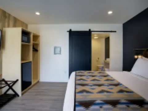 Outdoors Inn Hotels in Bonner County