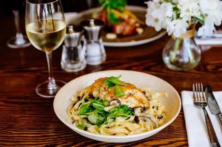 The Saracens Head Отели в г. Блитфилд