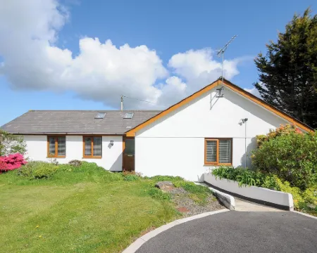 Lambley View Hotels in Holsworthy