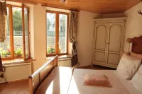 Golden Lion Hotels in Bouillon