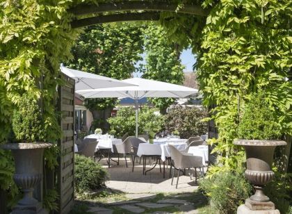 Hôtel Aux Vieux Remparts