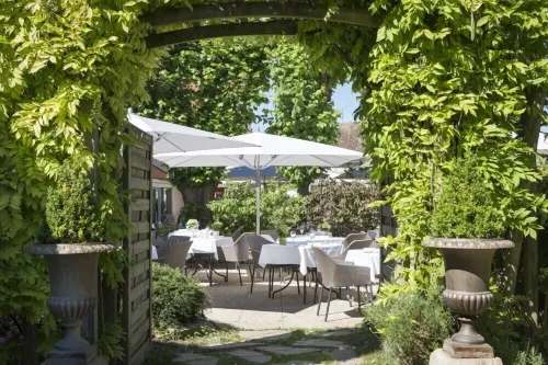 Hôtel Aux Vieux Remparts the Originals Relais