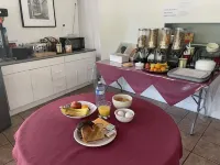 Hotel Motel le Regent - breakfast