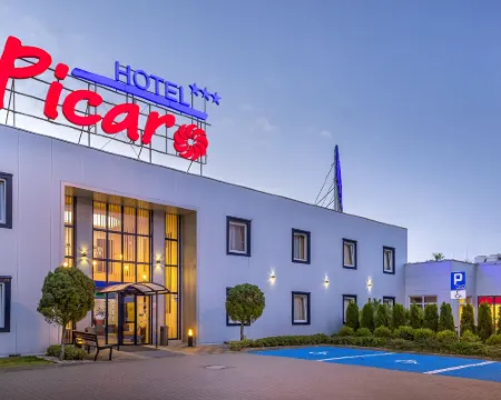 Picaro Żarska Wieś Północ 酒店 茲戈熱萊茨縣酒店