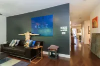 House 5863- Chicago's Premier Bed and Breakfast