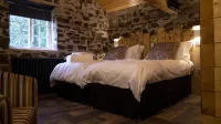 Trail Lodge - parking