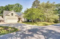 Pool, Porch and Parks North Charleston Family Home! - Homestays
