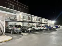 Inn Towne Motel - parking