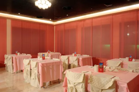 Hotel Ariane Отели рядом с достопримечательностью «Dinamico 2005»