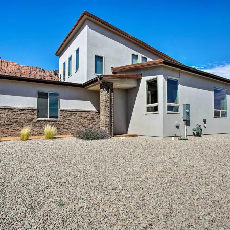 Upscale Moab Townhome w/ Hot Tub: 20 Min to Arches