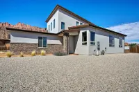 Upscale Moab Townhome w/ Hot Tub: 20 Min to Arches