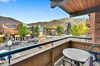 Aspen Square Condominium Hotel - Mountain view