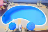 Louvre Hotel - Beach