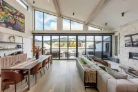 Eagle’s Perch - Top Floor 3 Br Luxury Residence