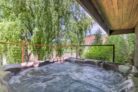 Rivers Edge Mtn Home Private Hot Tub and Views - spa