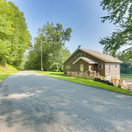 Pet-Friendly Hancock Home on the Delaware River!